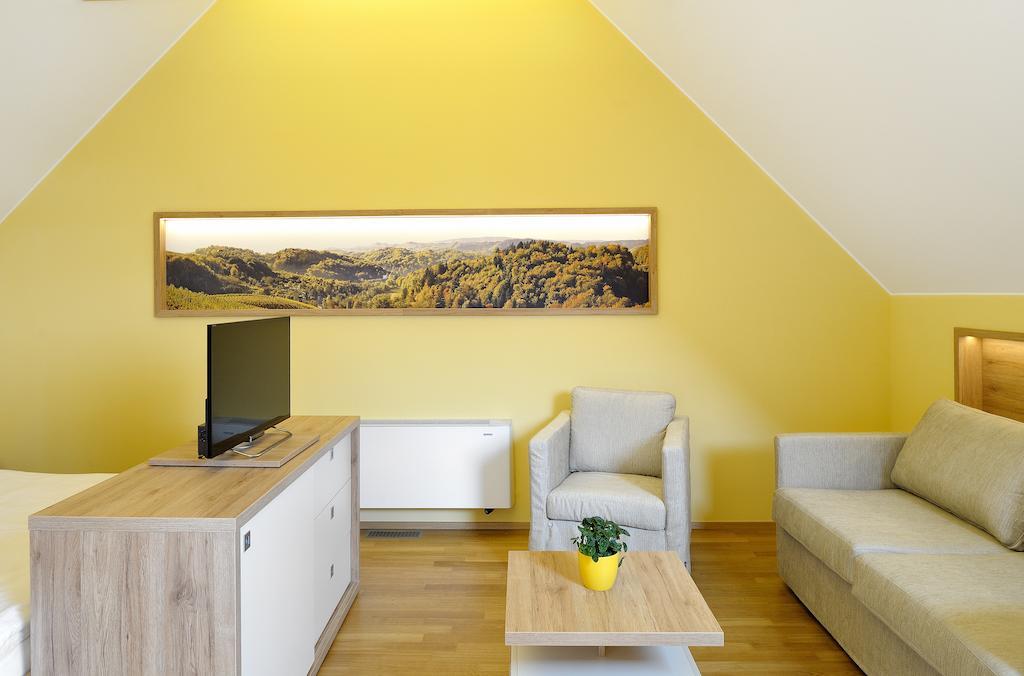 Vino Valdhuber Apartments Svecina Phòng bức ảnh